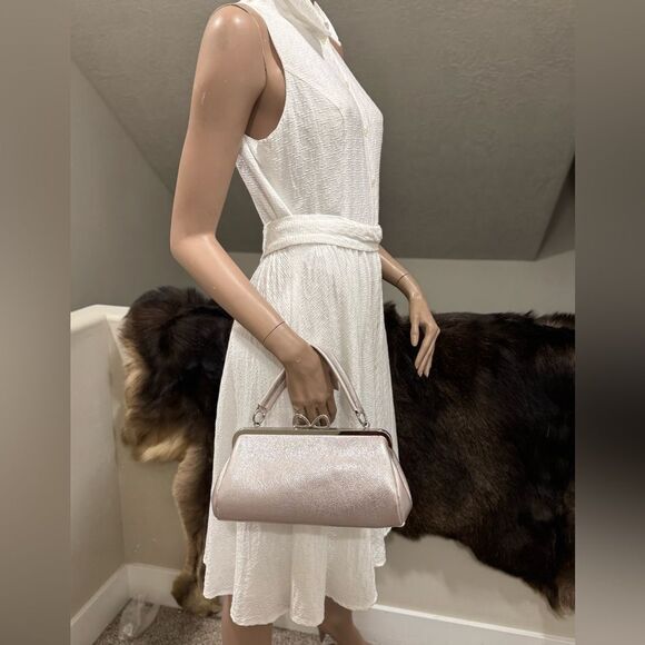 Metallic Pink Cowhide Leather Bowknot Shaped Kisslock Baguette Bag & Multi Use - Picture 5 of 16